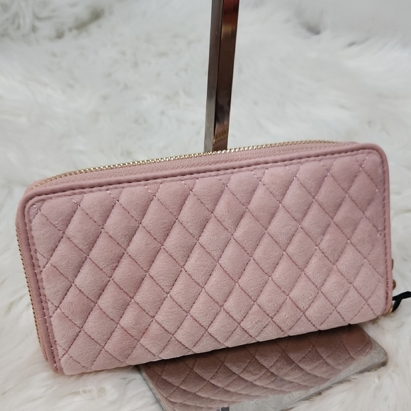 🔹️Juicy Couture  Pink Diamond Tied with A Bow Quilted Velour Zip Around Wallet - Picture 7 of 16